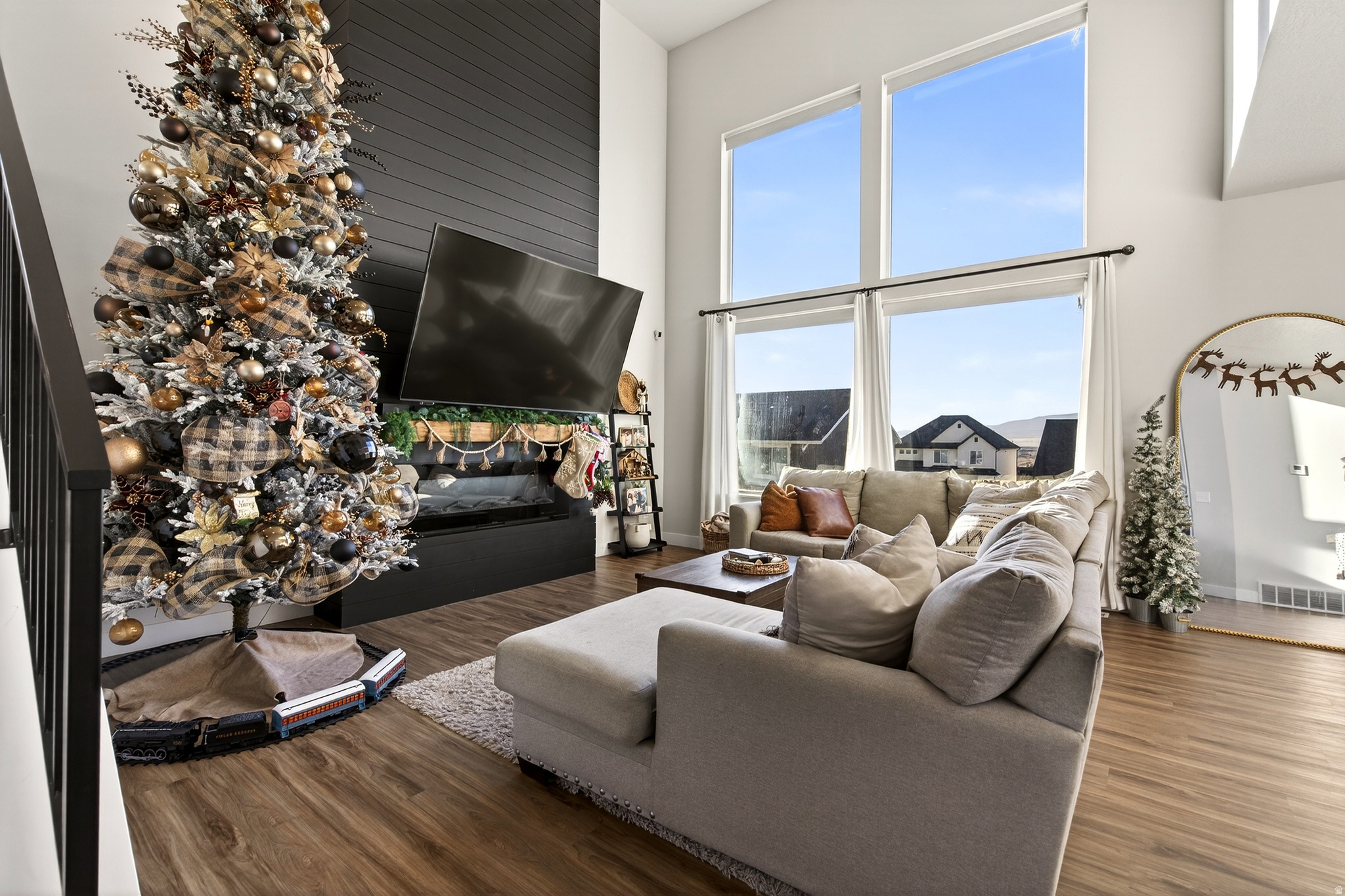 EAGLE POINT - Residential