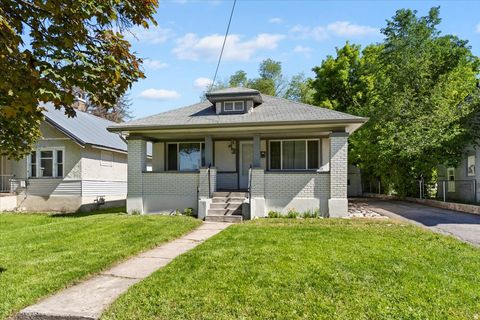 Photo of 73 E 400 S, Logan, UT 84321 (MLS # 2135663)