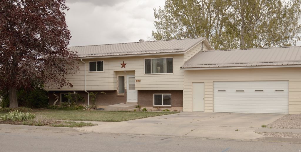 Photo of 324 N 300 W, Vernal, UT 84078 (MLS # 2153546)