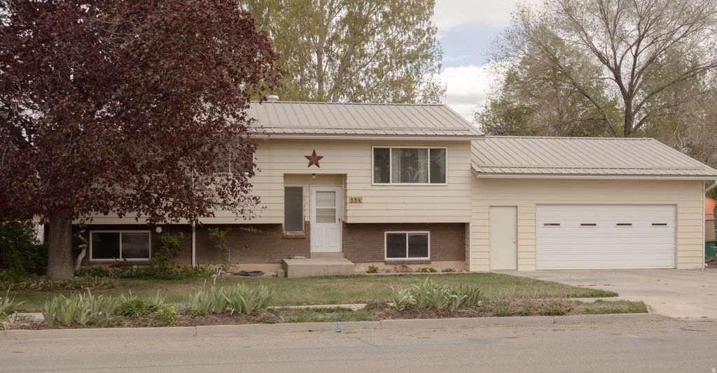 Photo of 324 N 300 W, Vernal, UT 84078 (MLS # 2153546)