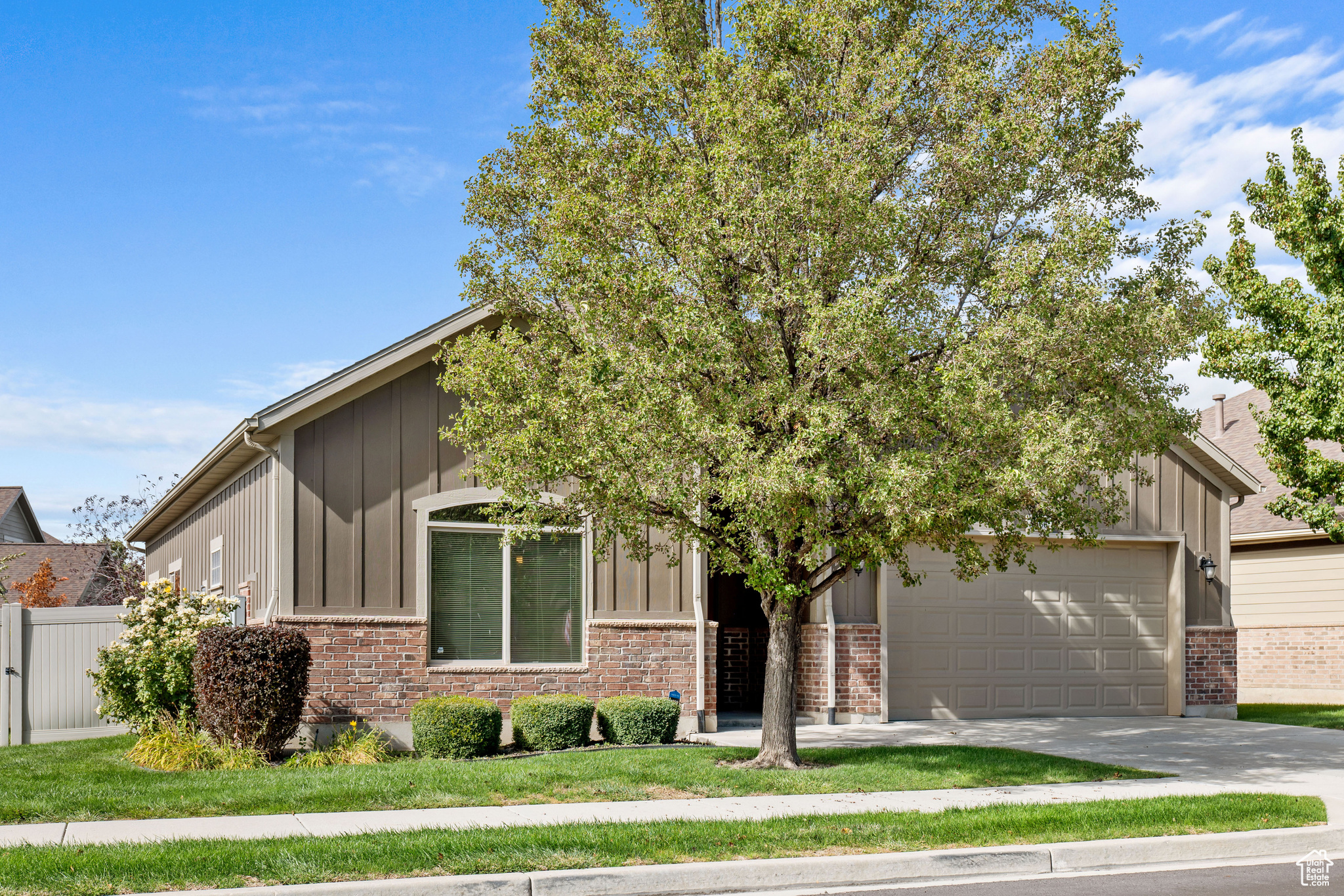 RIVER OAKS - Residential Lease