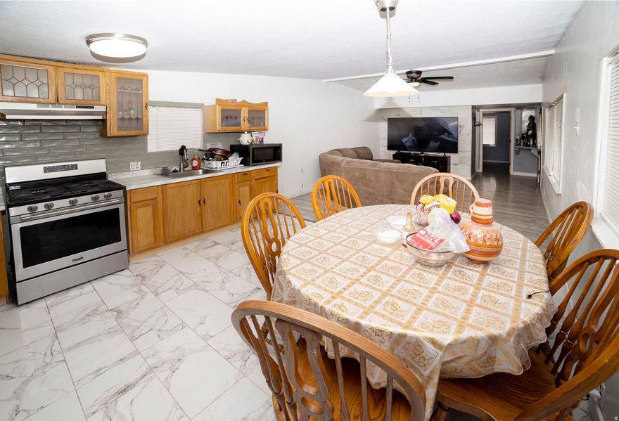 Check out this lovely mobile home conveniently located near schools, parks, and shopping with easy access to the freeway.