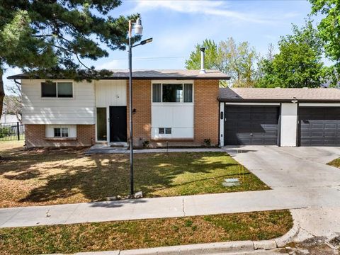 Tiny photo for 21 QUEBEC CIR, Tooele, UT 84074 (MLS # 2153560)