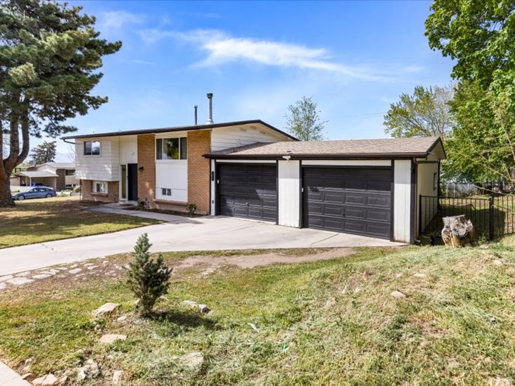 Photo of 21 QUEBEC CIR, Tooele, UT 84074 (MLS # 2153560)