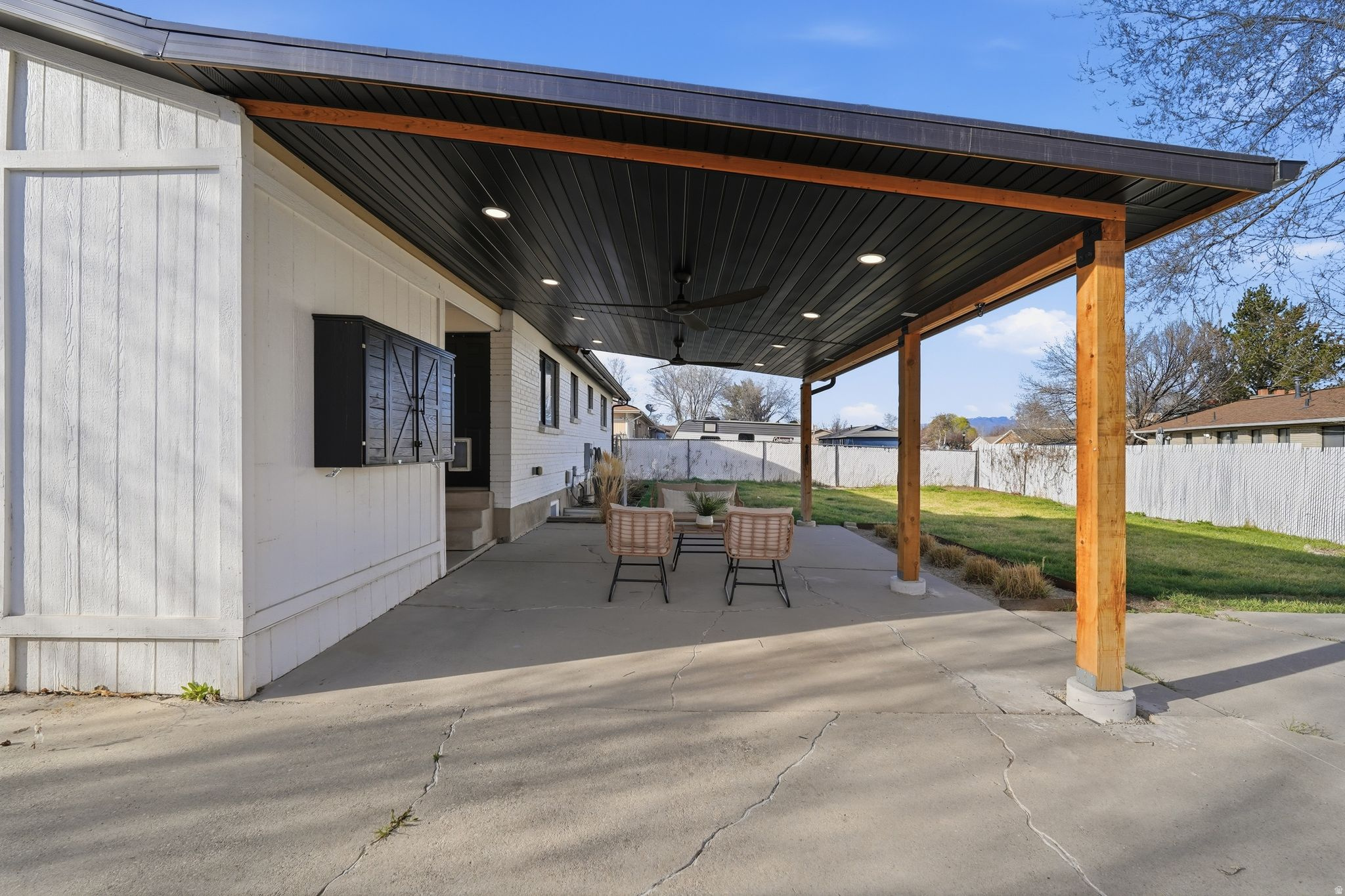 CAMELOT - Residential