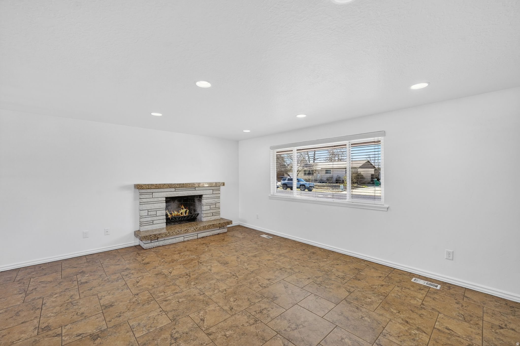 CAMELOT - Residential