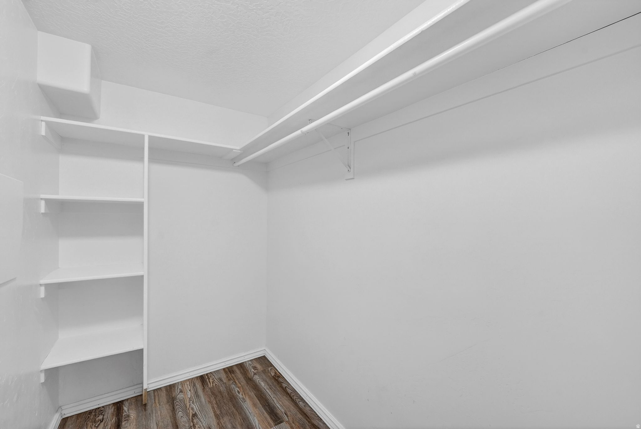 CAMELOT - Residential