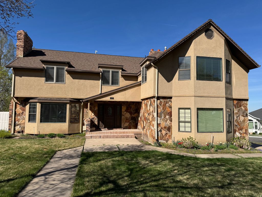 Photo of 1273 N NEWPORT LANE Ln, Kaysville, UT 84037 (MLS # 2146670)