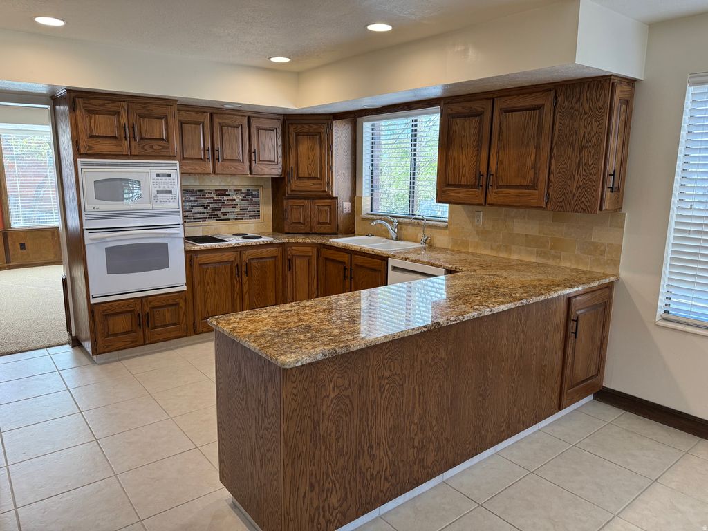 Photo of 1273 N NEWPORT LANE Ln, Kaysville, UT 84037 (MLS # 2146670)