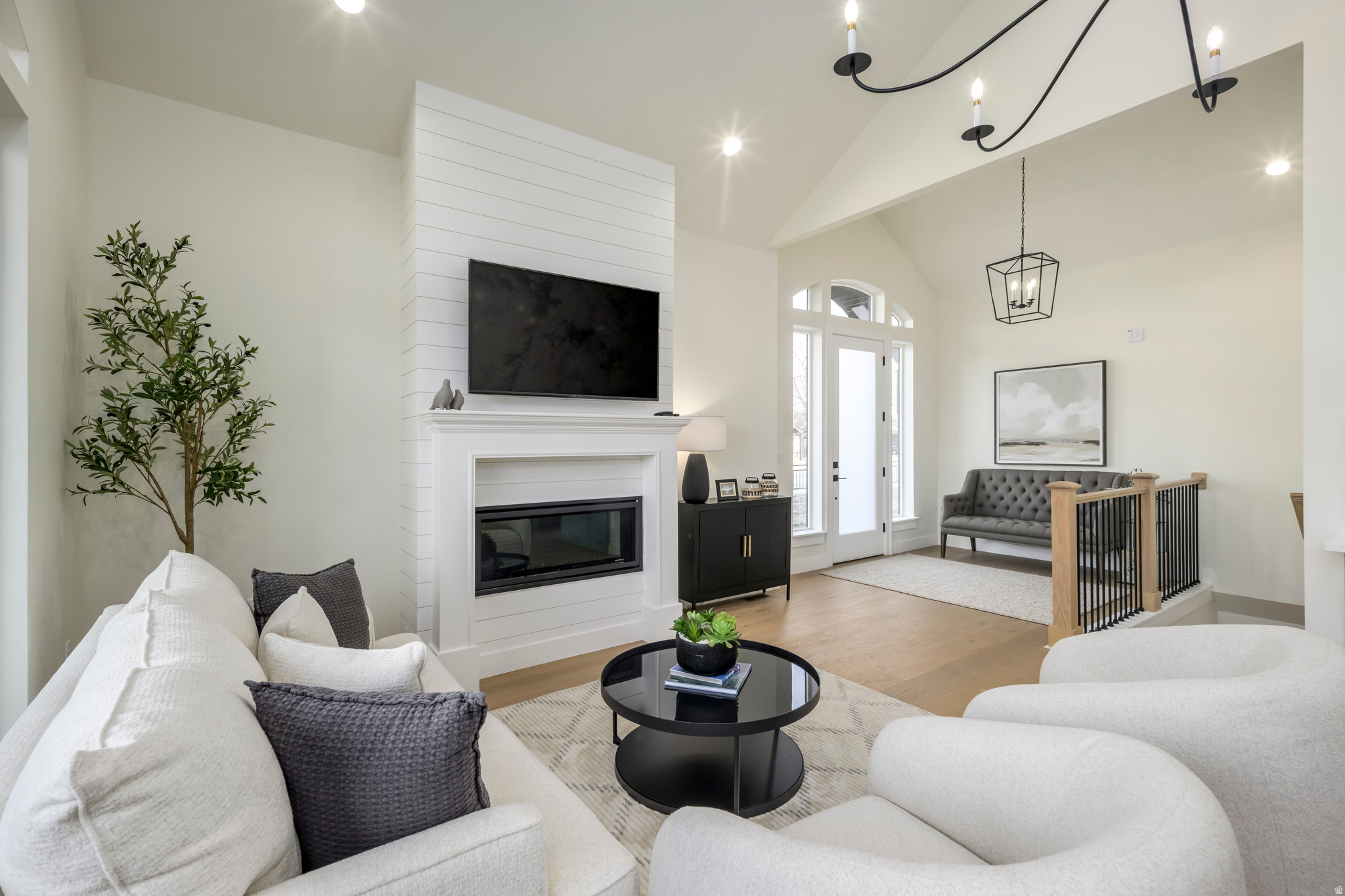 MONTDELLA - Residential Income