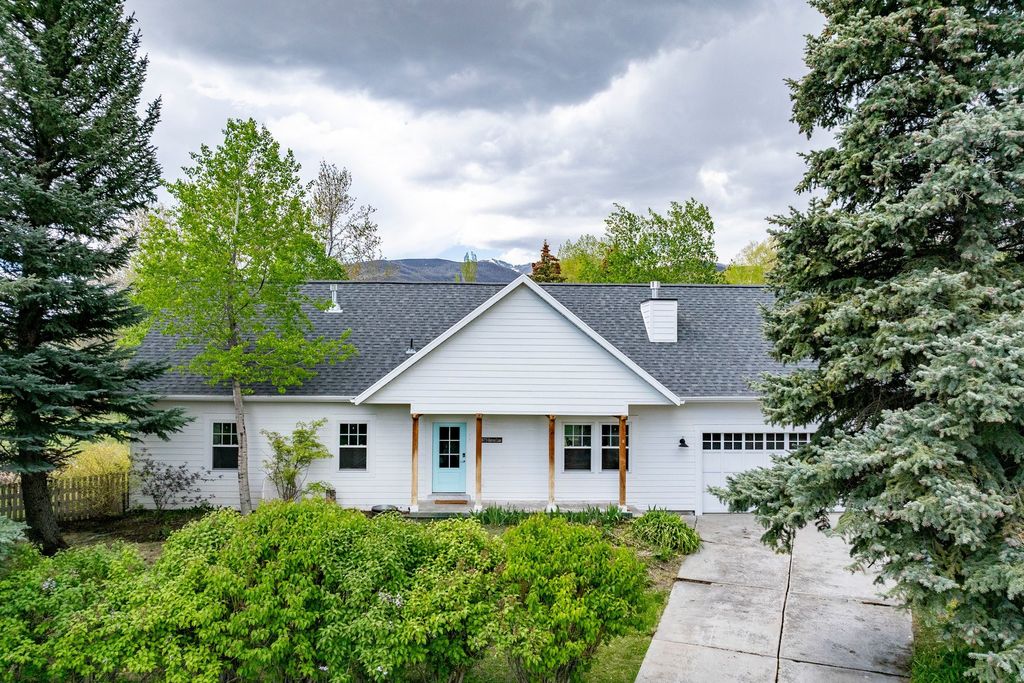 Photo of 873 N HARVEST LN, Midway, UT 84049 (MLS # 2156725)