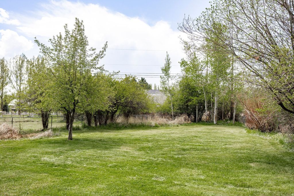Photo of 873 N HARVEST LN, Midway, UT 84049 (MLS # 2156725)