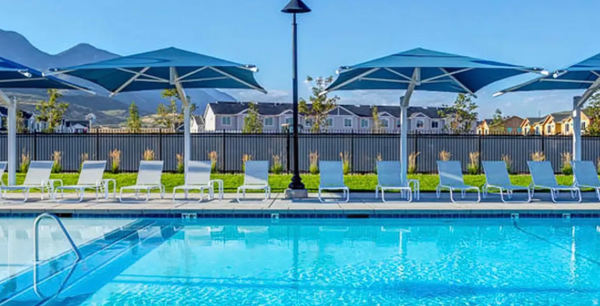 SUMMIT RIDGE TOWNS - Residential