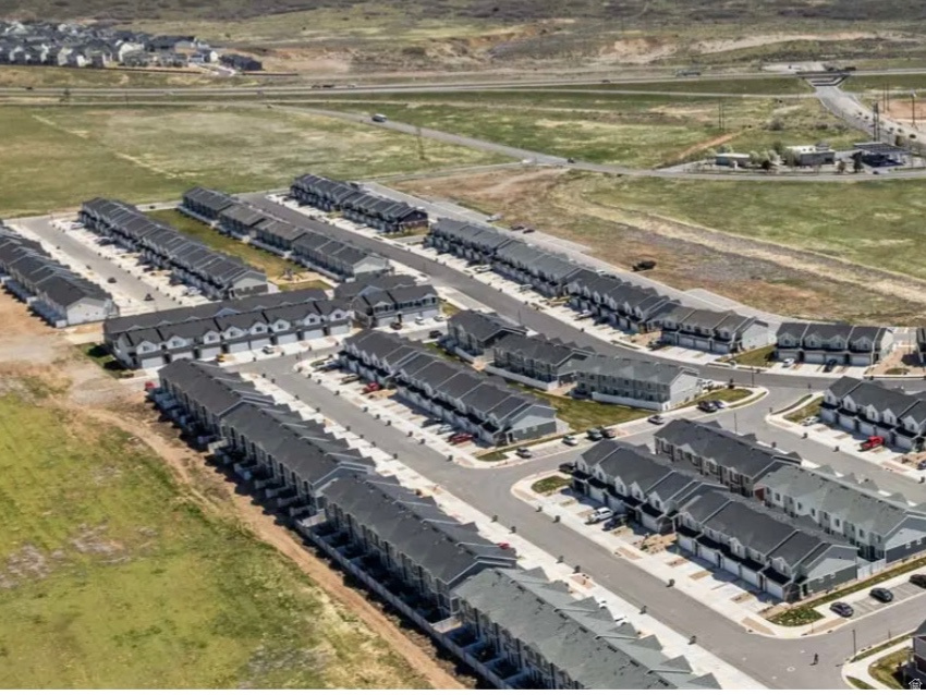 SUMMIT RIDGE TOWNS - Residential