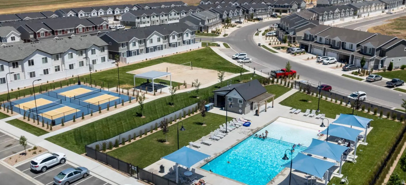 SUMMIT RIDGE TOWNS - Residential