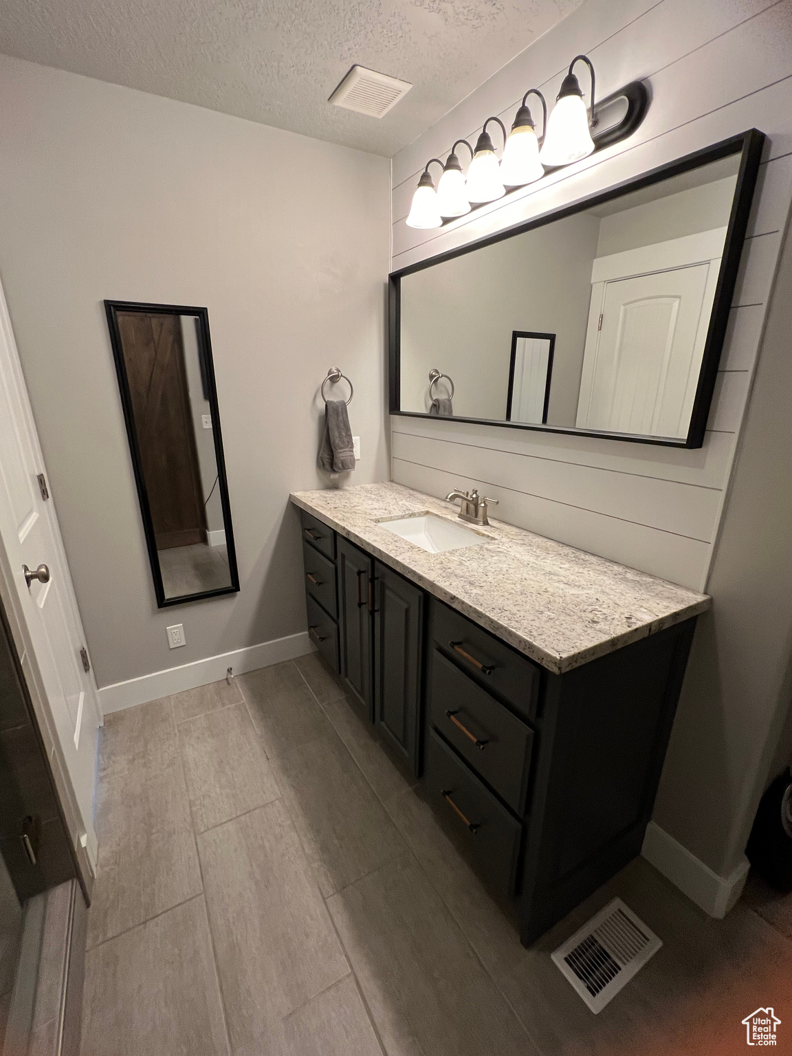CEDARWOOD ESTATES - Residential
