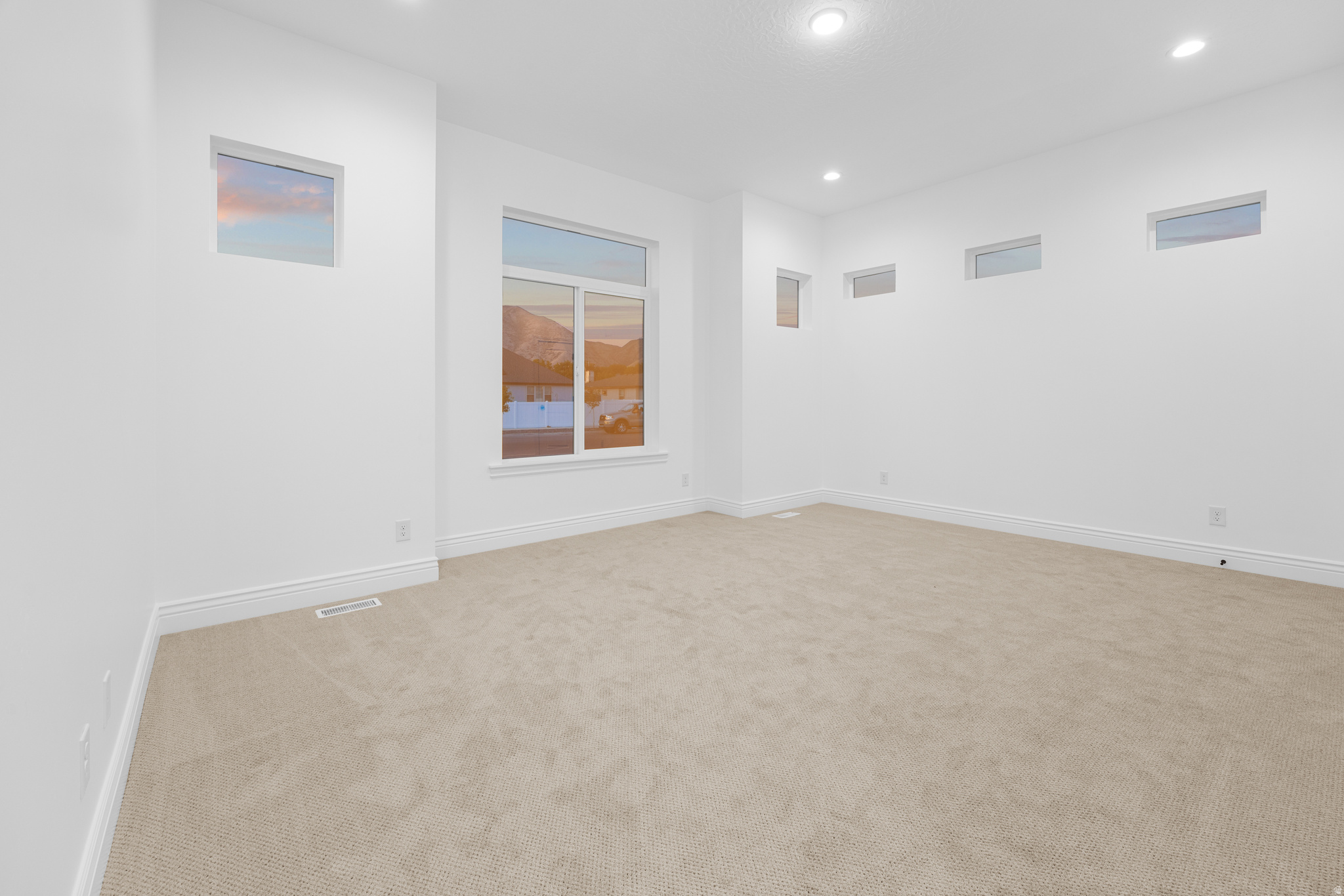 OAKRIDGE COVE - Residential