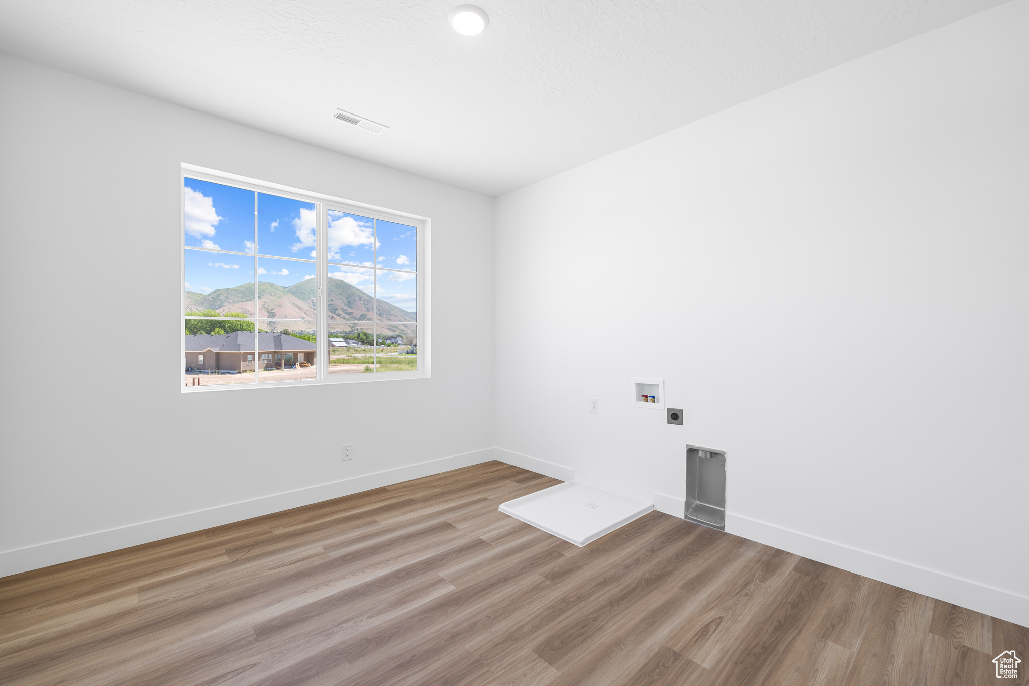 OAKRIDGE COVE - Residential
