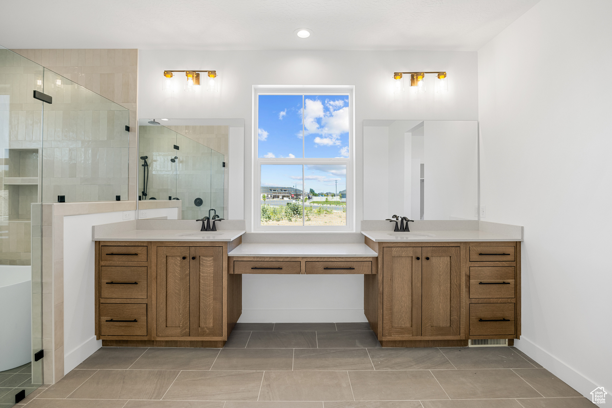 OAKRIDGE COVE - Residential