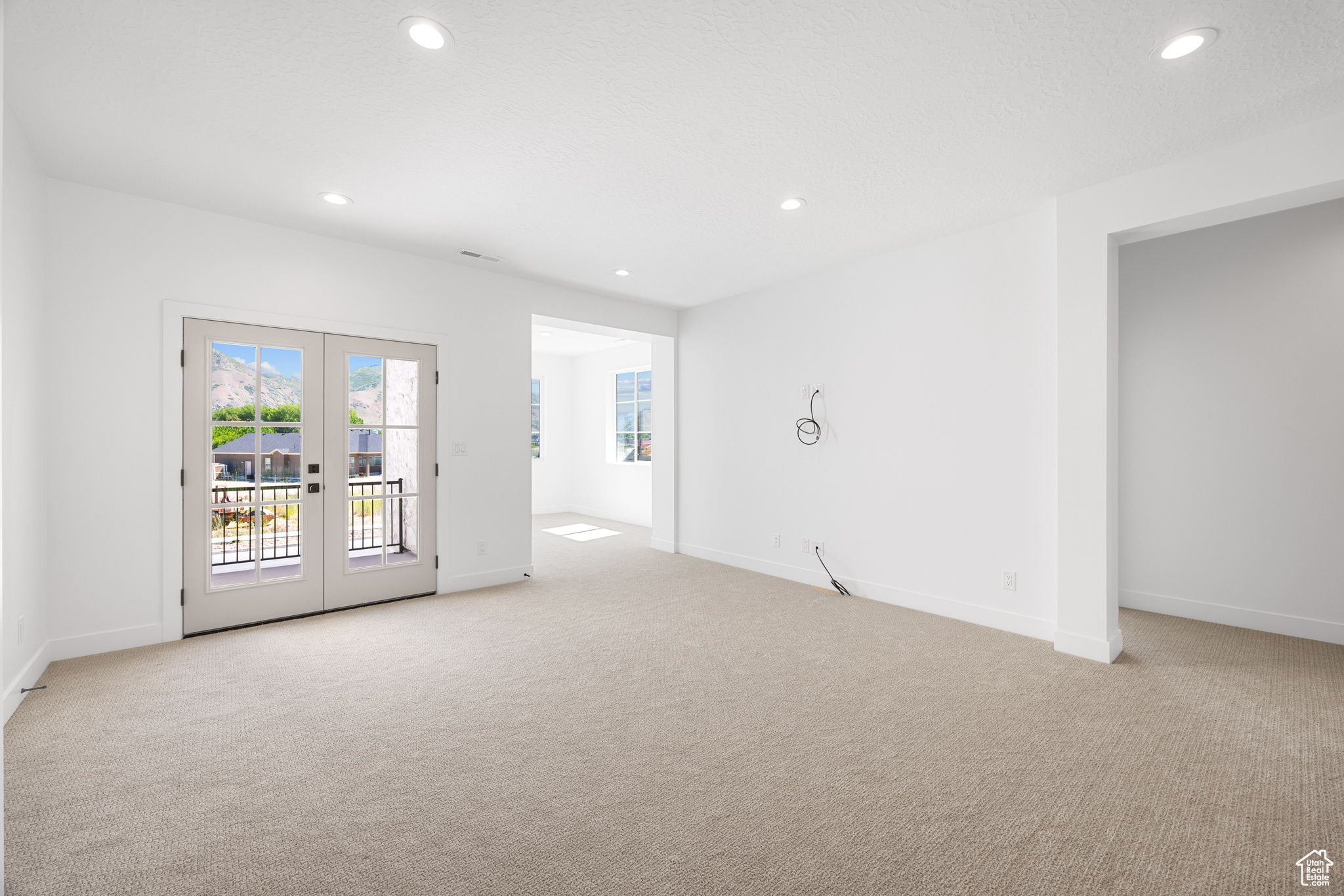OAKRIDGE COVE - Residential