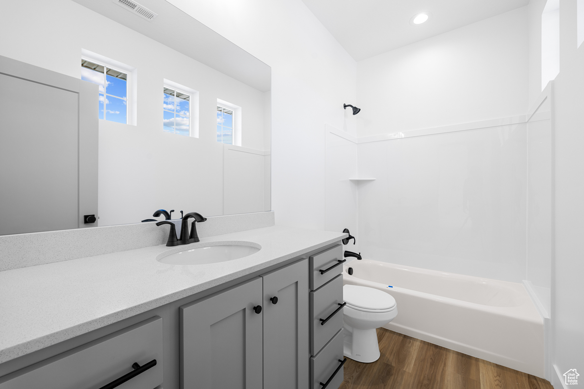 OAKRIDGE COVE - Residential