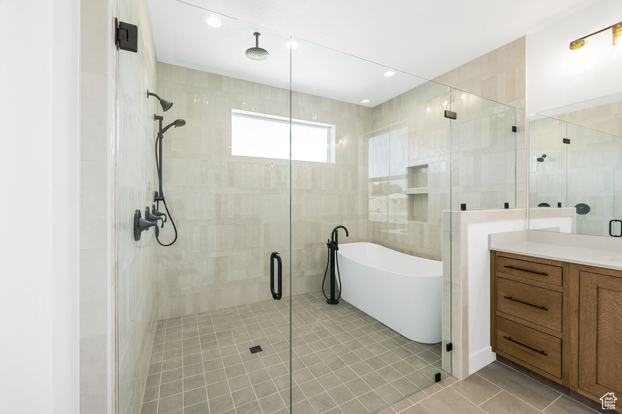 OAKRIDGE COVE - Residential