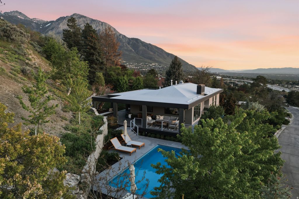 Photo of 3311 S MONTE VERDE DR W, Salt Lake City, UT 84109 (MLS # 2155839)