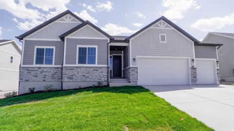 Photo of 869 W BLACK TAIL DR S #219, Saratoga Springs, UT 84045 (MLS # 2122160)