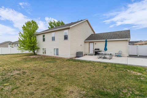 Tiny photo for 4061 S MONTEGO DR W, Saratoga Springs, UT 84045 (MLS # 2151871)