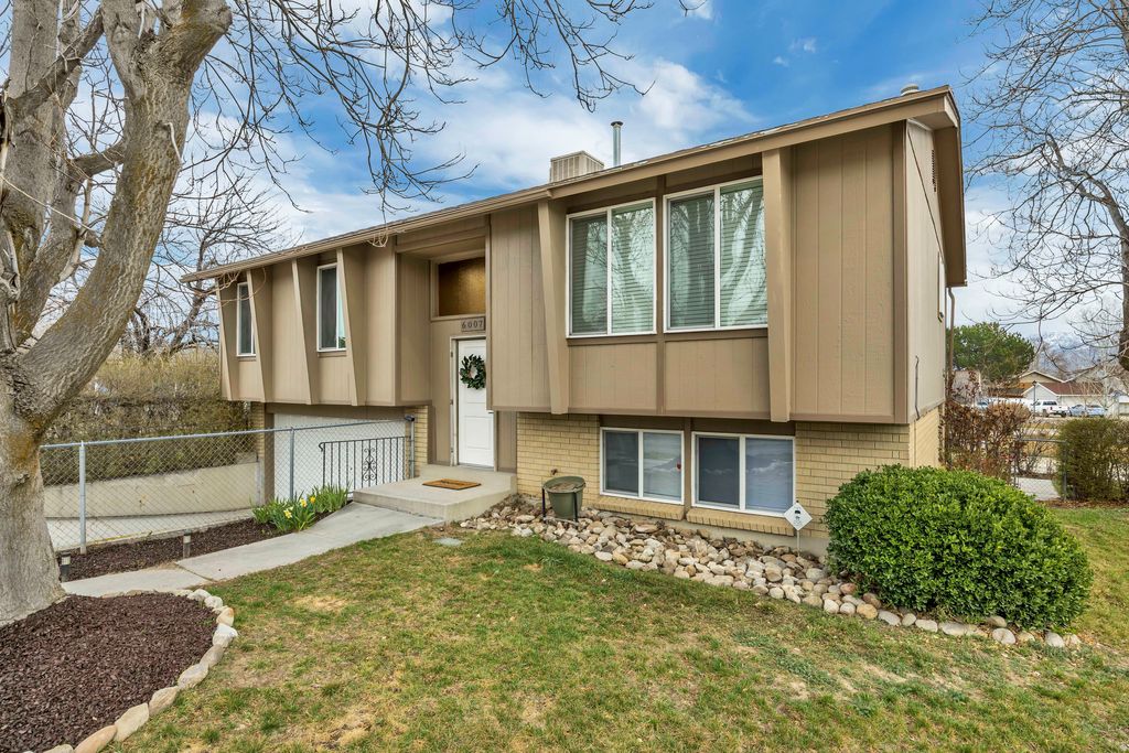 Photo of 6007 S SWEET BASIL N, Taylorsville, UT 84129 (MLS # 2143448)