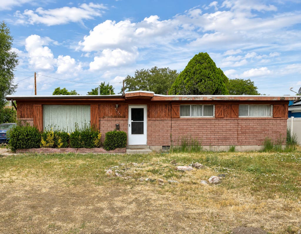 Photo of 4934 S 1470 W, Salt Lake City, UT 84123 (MLS # 2178334)