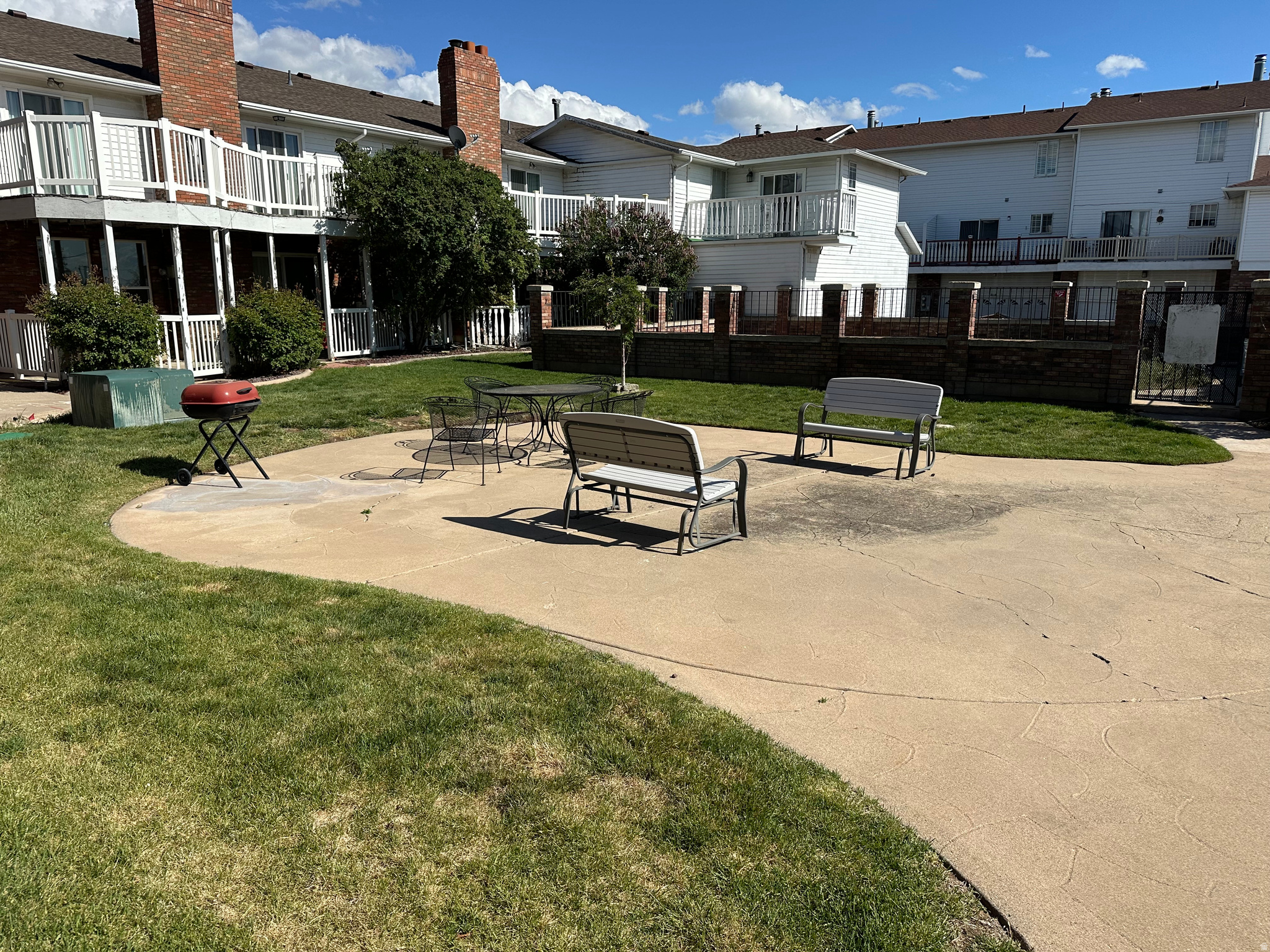 ROSEWOOD MANOR - Residential