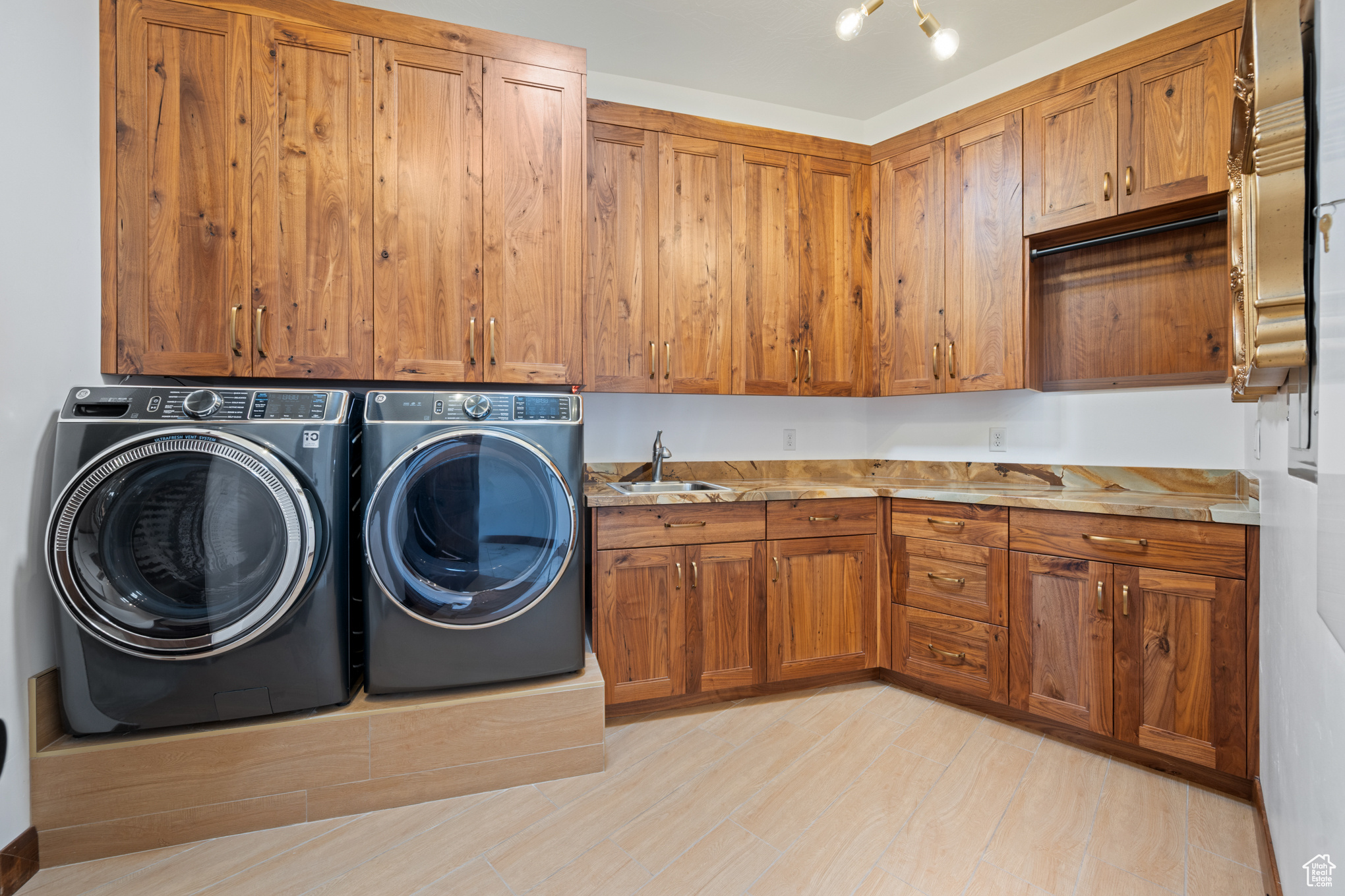 LEDGES OF ST GEORGE - Residential