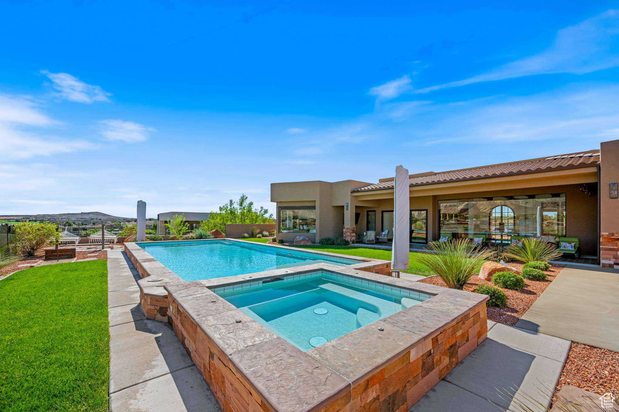 LEDGES OF ST GEORGE - Residential