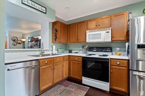 Tiny photo for 1179 W DUN ROBIN CT, Murray, UT 84123 (MLS # 2119283)