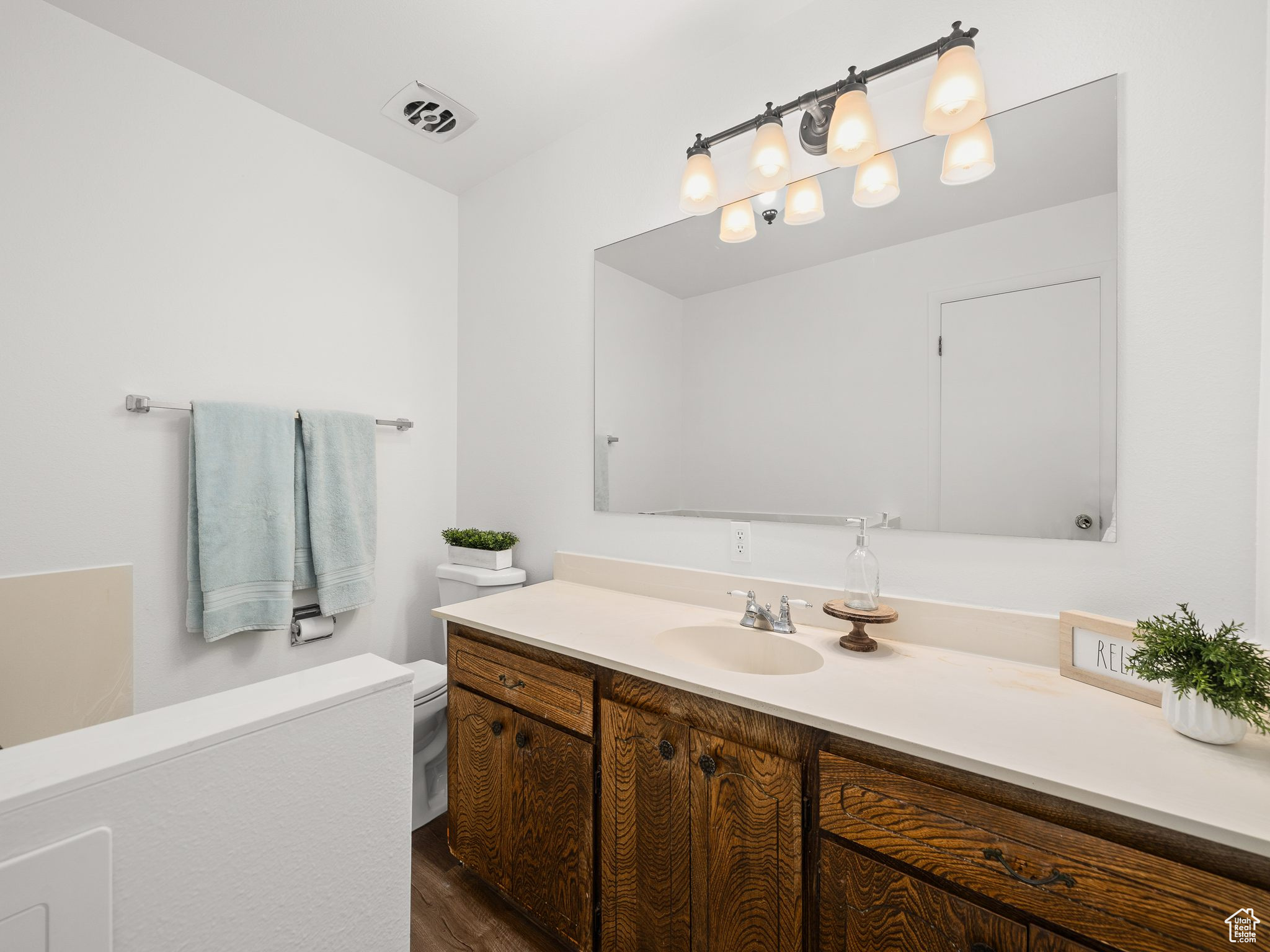 D ANNA B - Residential