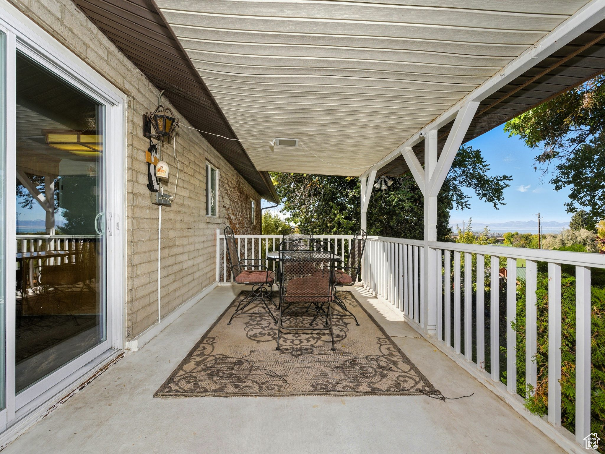 D ANNA B - Residential