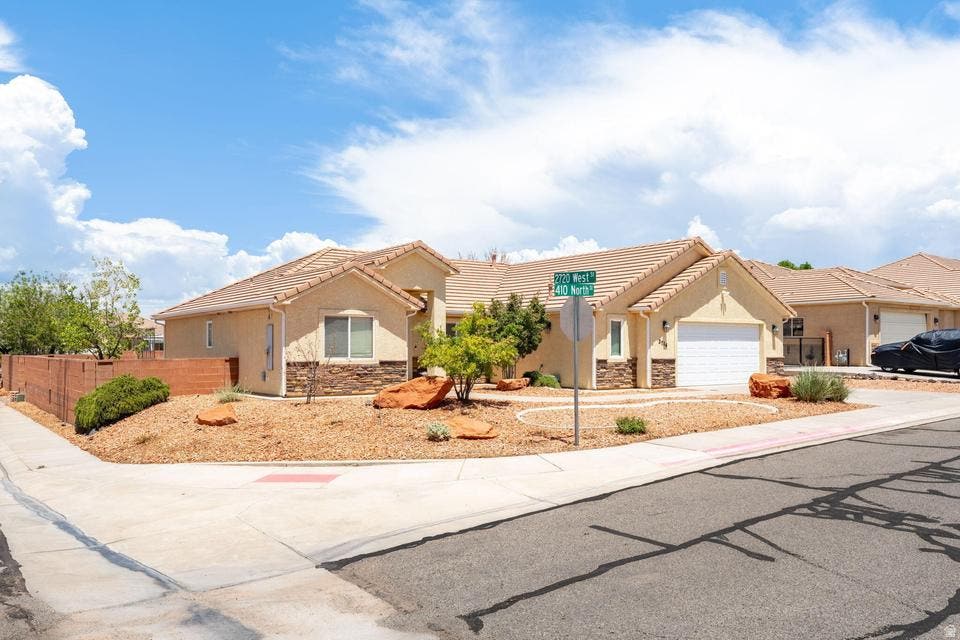 Photo of 2714 W 410 N, Hurricane, UT 84737 (MLS # 2173801)