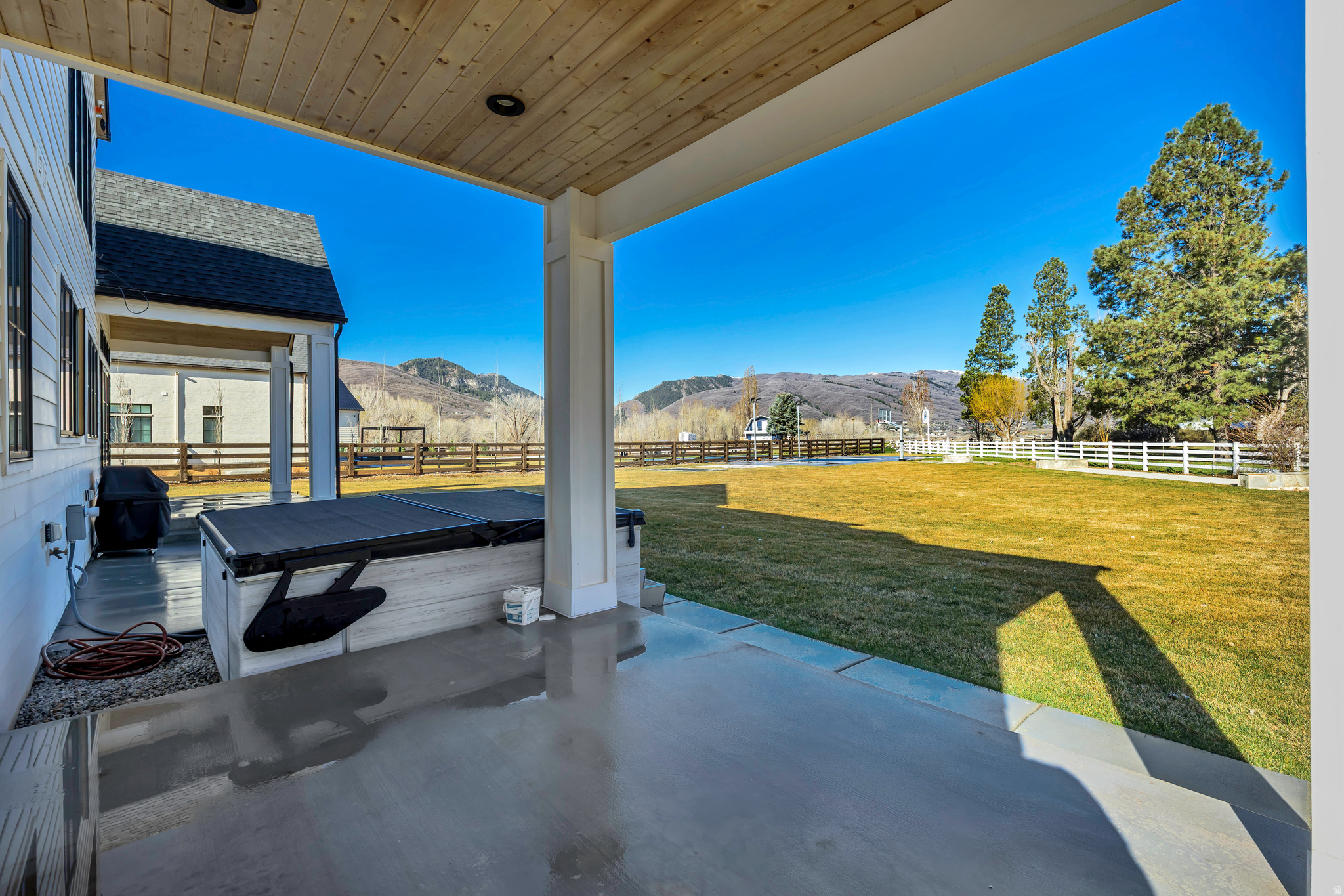 PINEVIEW POINT - Residential