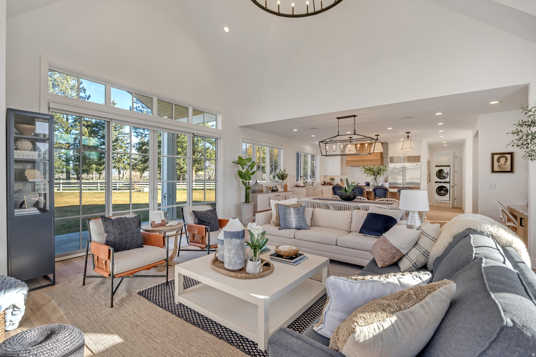 PINEVIEW POINT - Residential