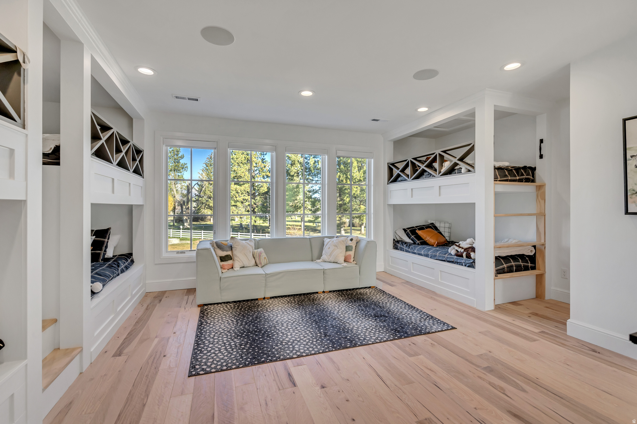 PINEVIEW POINT - Residential