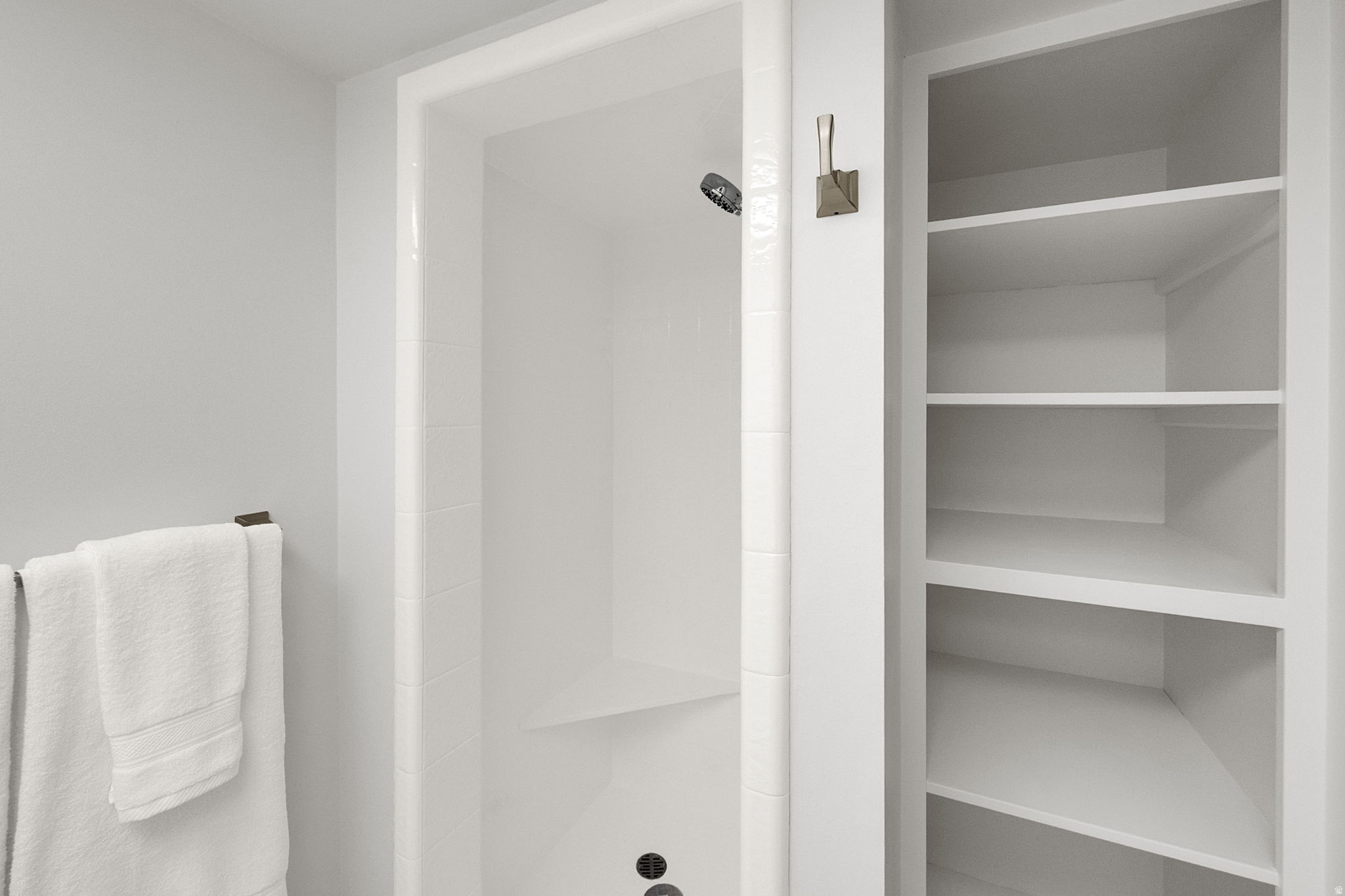 THREE FOUNTAINS TOWNHOUSES & MANOR HOUSES - Residential