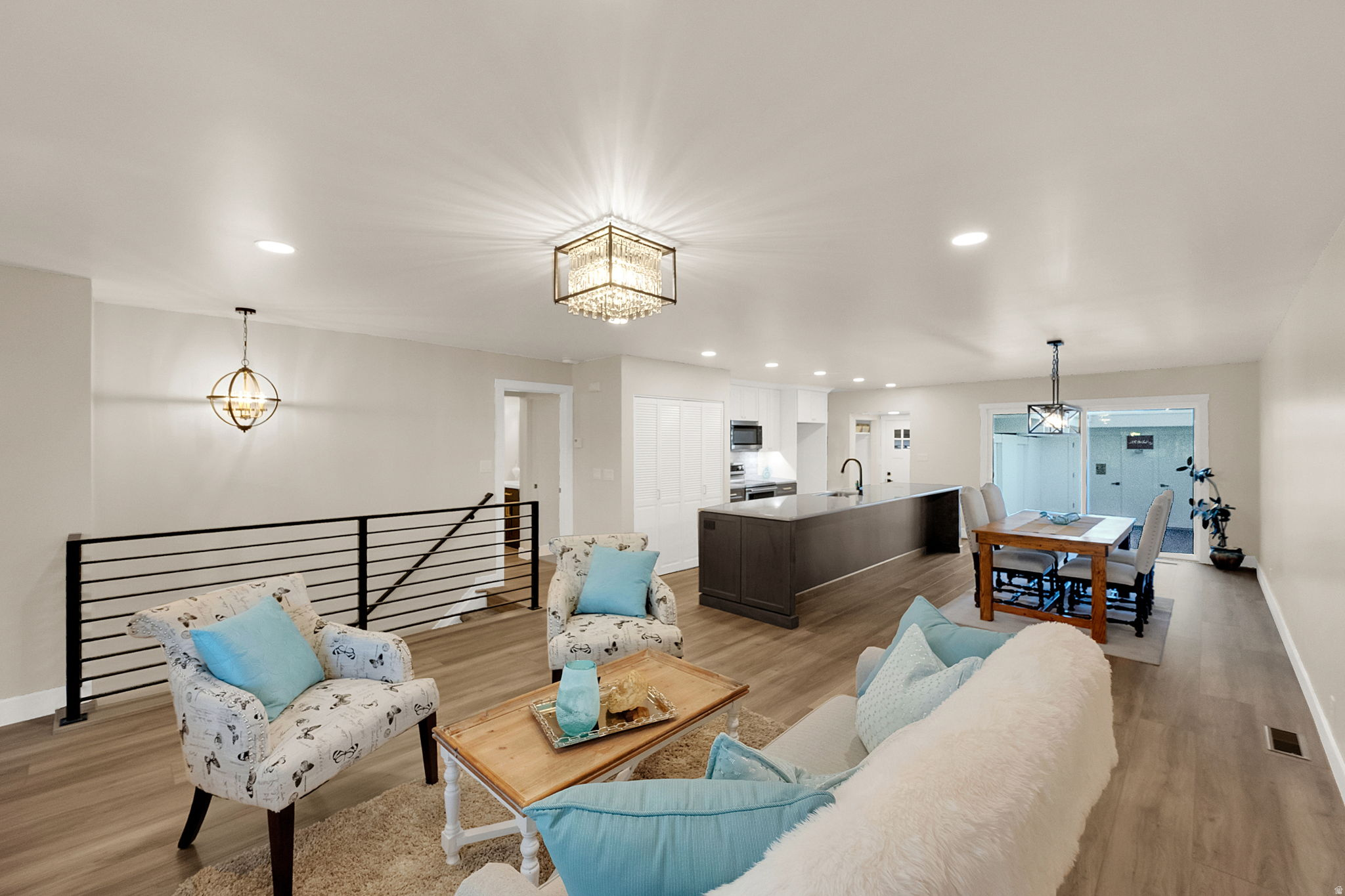 THREE FOUNTAINS TOWNHOUSES & MANOR HOUSES - Residential