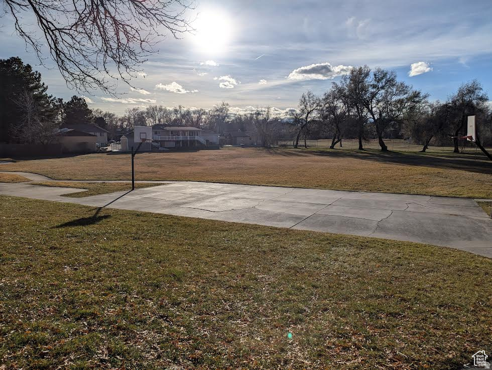 THREE FOUNTAINS TOWNHOUSES & MANOR HOUSES - Residential