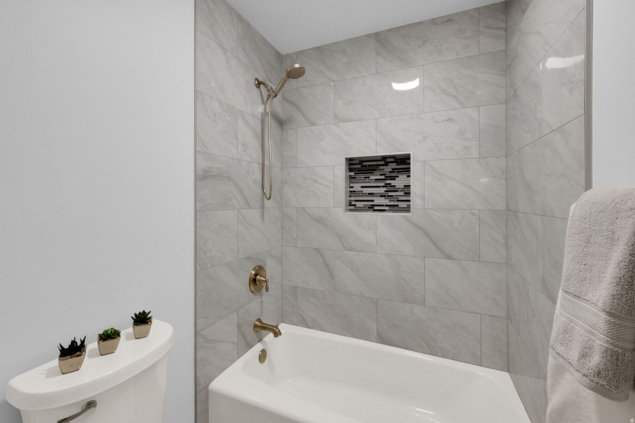 THREE FOUNTAINS TOWNHOUSES & MANOR HOUSES - Residential