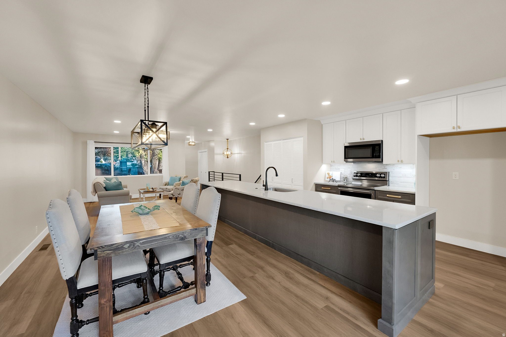 THREE FOUNTAINS TOWNHOUSES & MANOR HOUSES - Residential