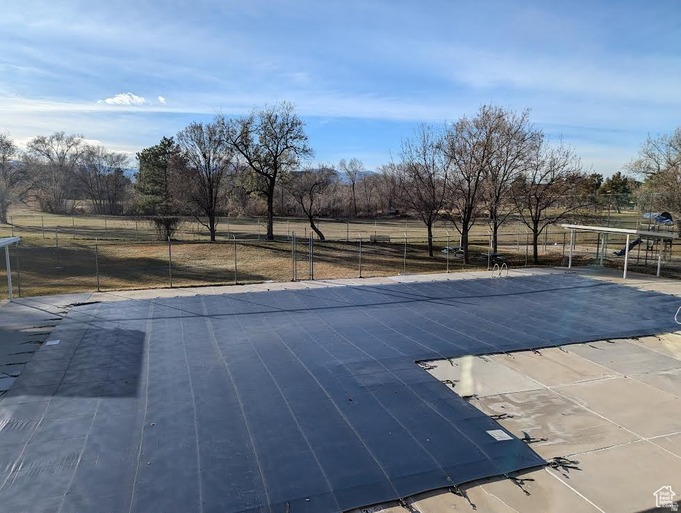 THREE FOUNTAINS TOWNHOUSES & MANOR HOUSES - Residential