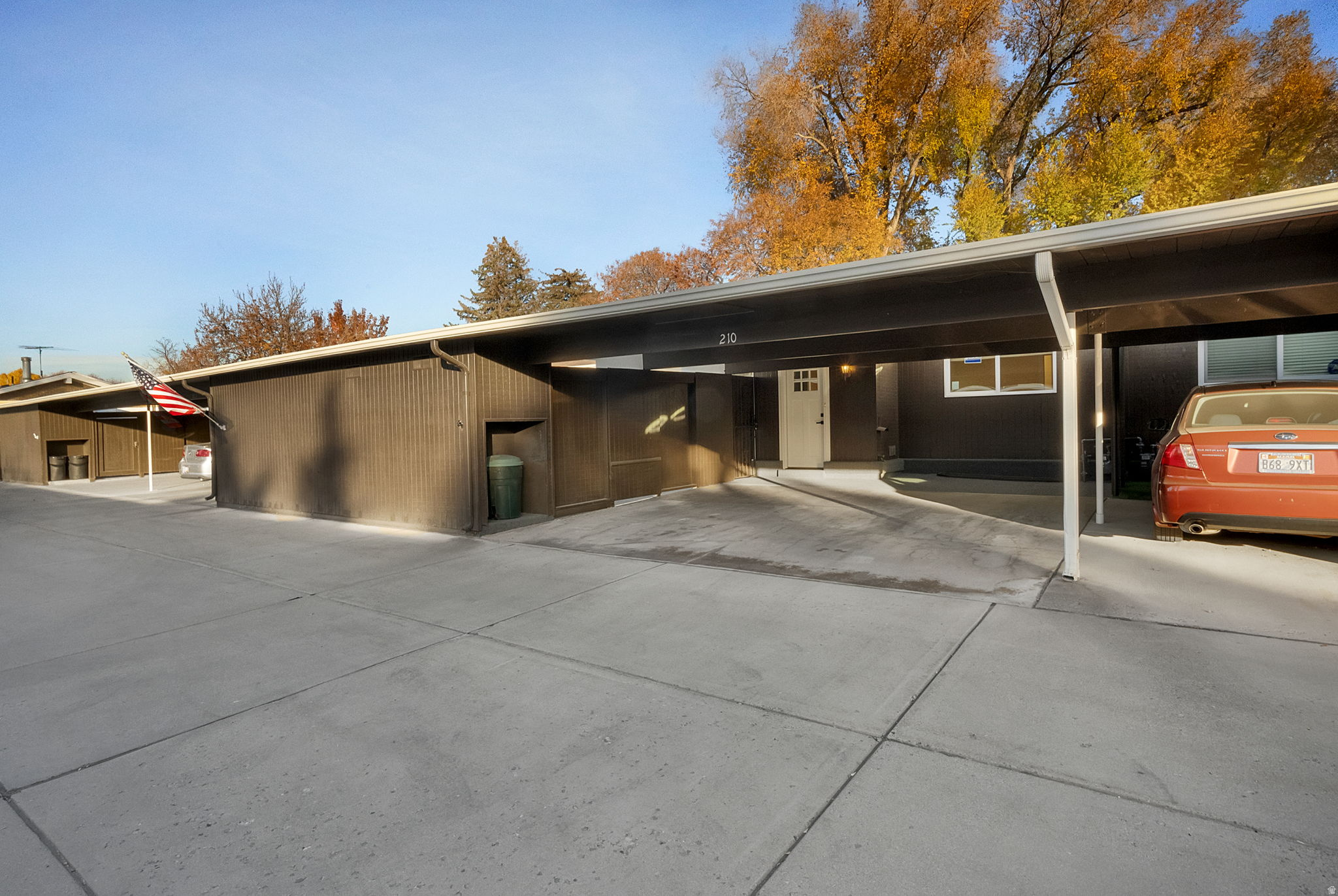 THREE FOUNTAINS TOWNHOUSES & MANOR HOUSES - Residential