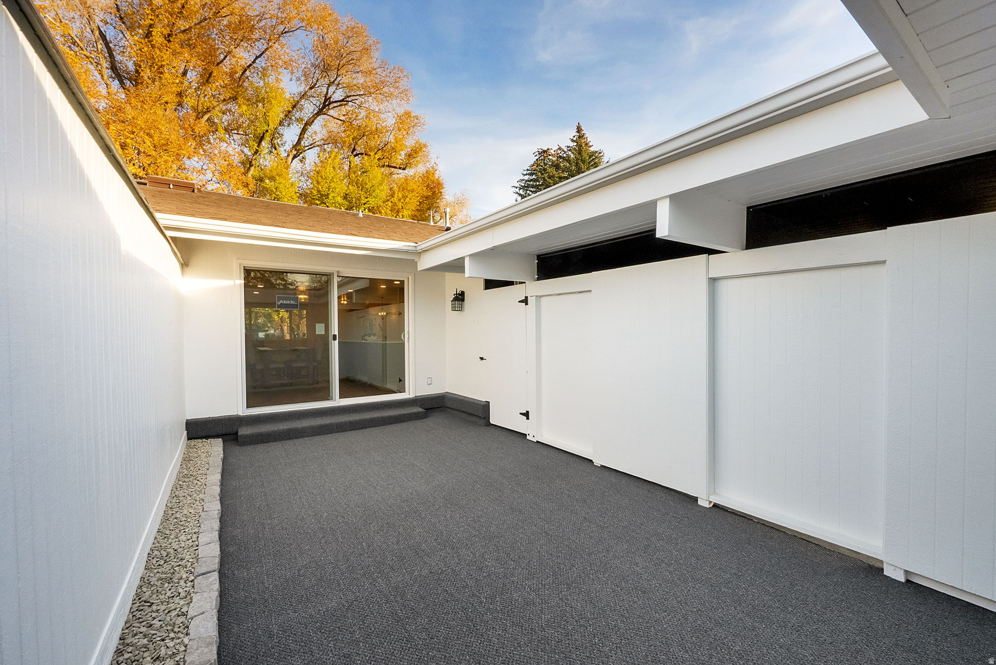 THREE FOUNTAINS TOWNHOUSES & MANOR HOUSES - Residential