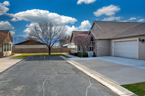 Tiny photo for 2901 W ABBEY SPRINGS CIR, West Jordan, UT 84084 (MLS # 2128047)